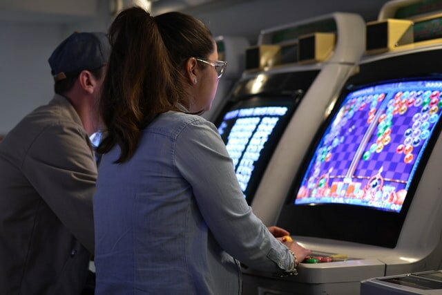 jugando en maquinitas